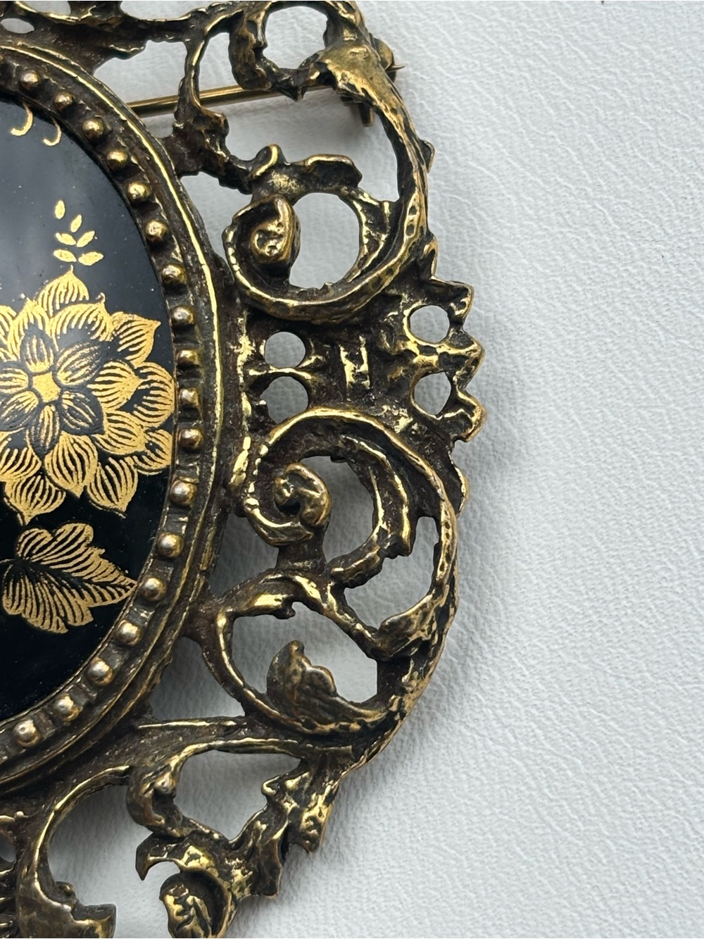 Vintage Van S Authentics Gold Tone Filigree Floral Cameo Statement Brooch 3” - Picture 2 of 12